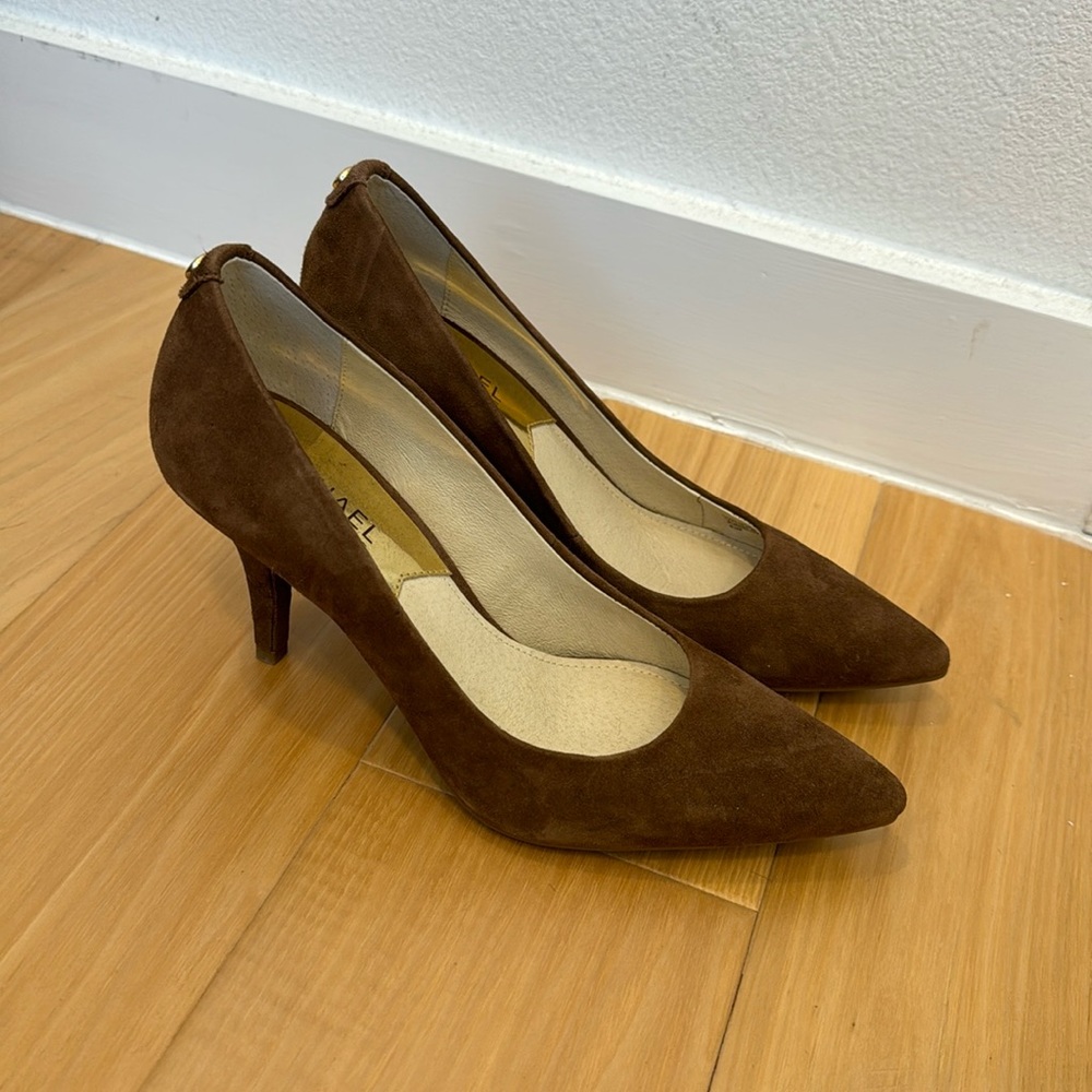 Michael Michael Kors, Flex Suede High-Heel Pump never worn! Size 6 1/2